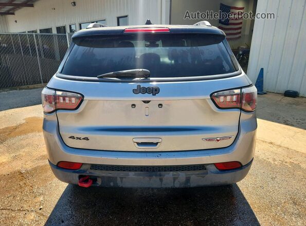 3C4NJDDB6JT199078 2018 JEEP COMPASS Gray Вид ззаду