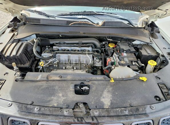 3C4NJDDB6JT465523 2018 JEEP COMPASS Белый Вид задней части салона