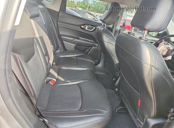 3C4NJDDBXNT191524 2022 JEEP COMPASS Silver უკანა სალონის ხედი