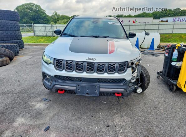 3C4NJDDN2TT176457 2026 JEEP COMPASS Silver Widok z przodu