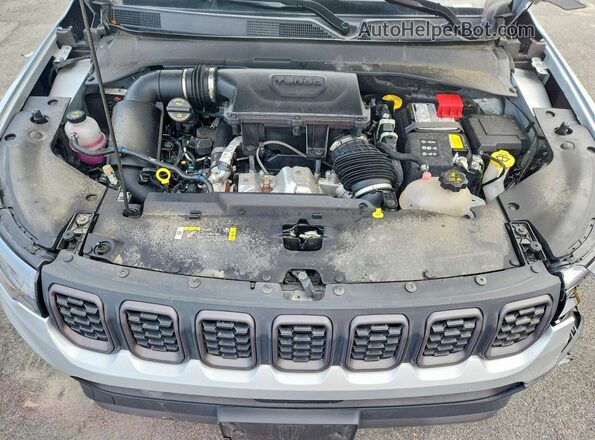 3C4NJDDN2TT176457 2026 JEEP COMPASS Silver Widok komory silnika