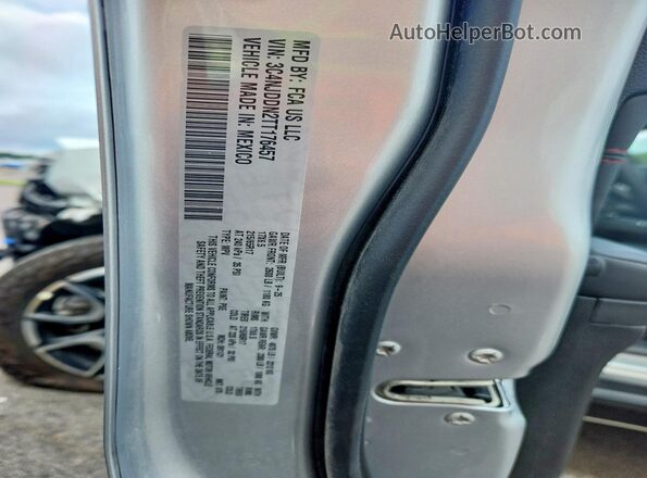 3C4NJDDN2TT176457 2026 JEEP COMPASS Silver Widok wnętrza 360 stopni