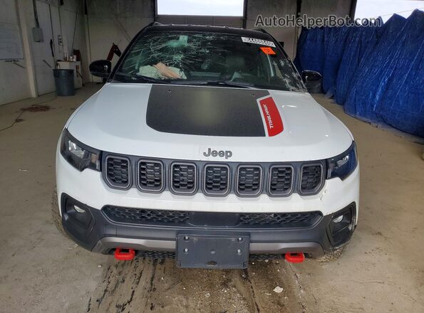 3C4NJDDN5ST564524 2025 JEEP COMPASS White Front view