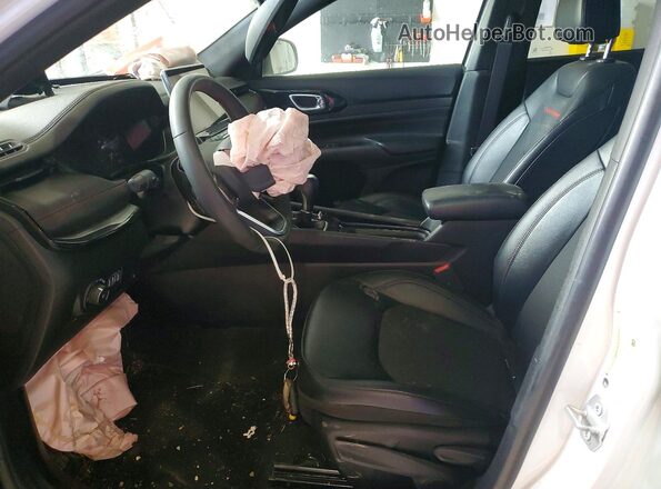 3C4NJDDN5ST564524 2025 JEEP COMPASS White Front interior view