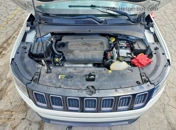 3C4NJDEB8MT596309 2021 JEEP COMPASS White Vista del compartimento del motor