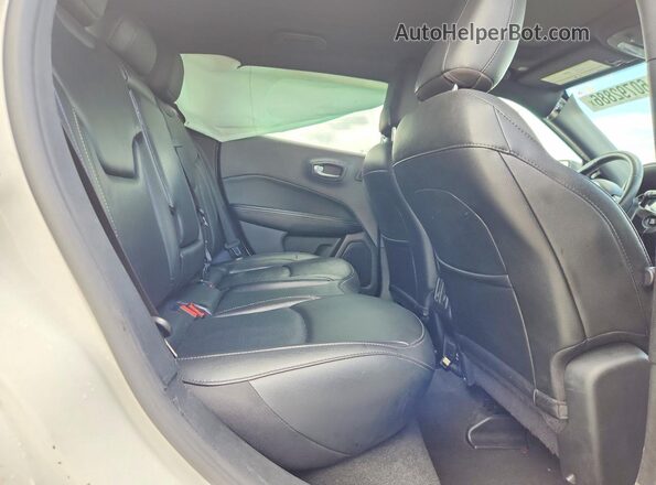 3C4NJDEB8MT596309 2021 JEEP COMPASS White Vista interior trasera
