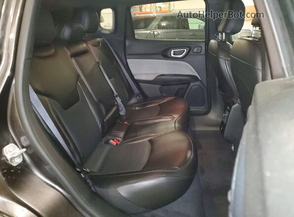3C4NJDFN7PT519699 2023 JEEP COMPASS Gray Vista interior trasera