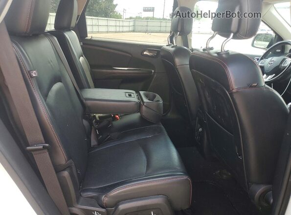 3C4PDCEG0JT523470 2018 DODGE JOURNEY White Widok wnętrza z tyłu