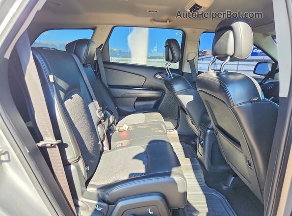3C4PDDGG8JT465353 2018 DODGE JOURNEY Silver Widok tylnych siedzeń