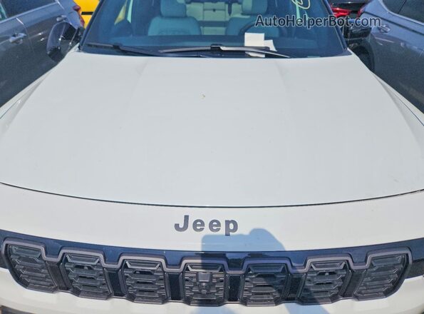 3C4PJMC26TT197053 2026 JEEP CHEROKEE White Vista del compartimento del motor