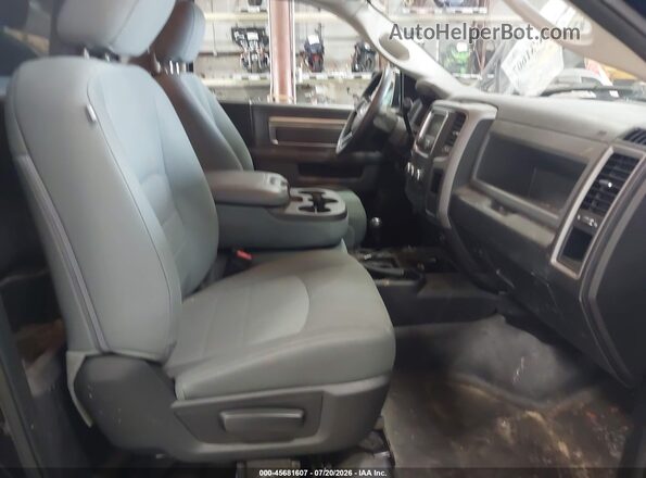 3C6LR5AT5JG363617 2018 RAM 2500 Черный Вид салона спереди