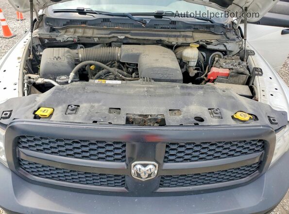 3C6RR6KG7JG234411 2018 RAM 1500 White Вид задньої частини салону