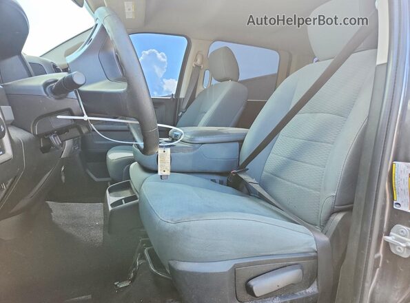 3C6RR7KG1LG152960 2020 RAM 1500 Gray Widok wnętrza z przodu