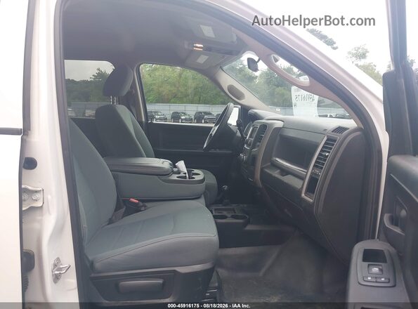 3C6TR5HT4JG375229 2018 RAM 2500 White წინა სალონის ხედი