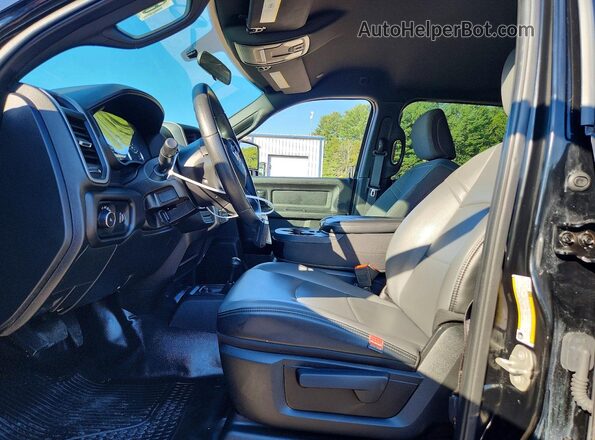 3C6UR5CL1RG327663 2024 RAM 2500 Black Vista interior delantera
