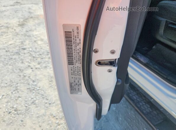 3C6UR5CL4LG123835 2020 RAM 2500 White Շարժիչի բաժամունքի տեսք