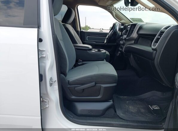 3C6UR5DL7KG587151 2019 RAM 2500 White Widok wnętrza z przodu