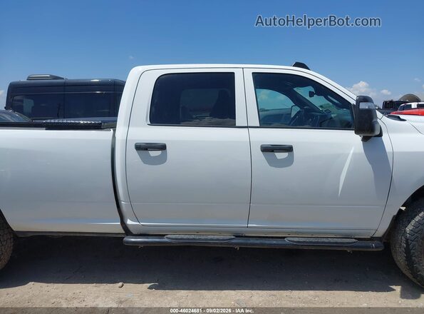 3C6UR5HJ2RG139631 2024 RAM 2500 White უკანა სალონის ხედი
