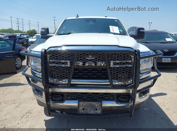 3C6UR5HJ3RG139640 2024 RAM 2500 Белый Вид щитка приборов
