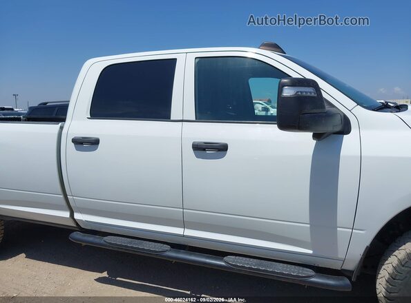 3C6UR5HJ3RG139640 2024 RAM 2500 Белый Вид задней части салона