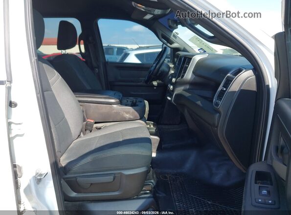3C6UR5HJ4RG139632 2024 RAM 2500 White Front interior view