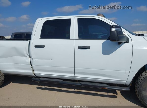3C6UR5HJ4RG139632 2024 RAM 2500 White Rear interior view