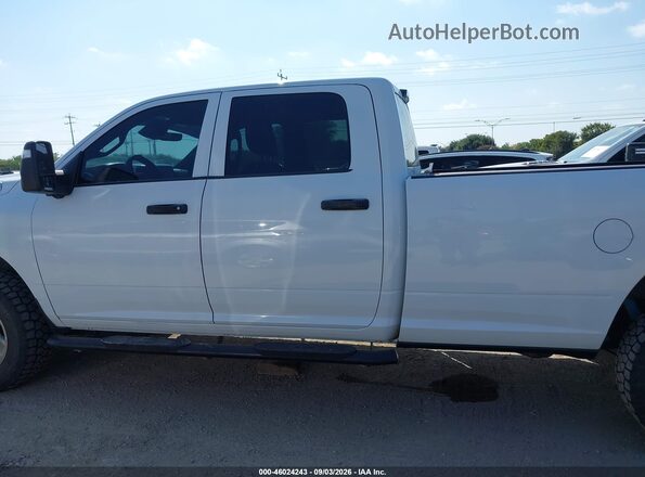 3C6UR5HJ4RG139632 2024 RAM 2500 White 360 interior view