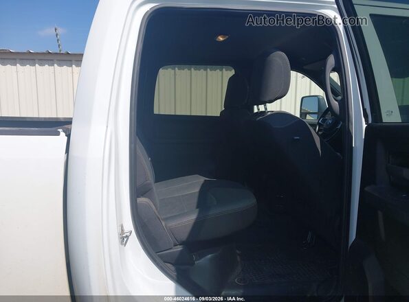 3C6UR5HJ7RG139639 2024 RAM 2500 White VIN sticker view