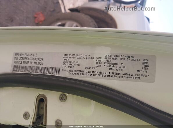 3C6UR5HJ7RG139639 2024 RAM 2500 White Engine compartment view