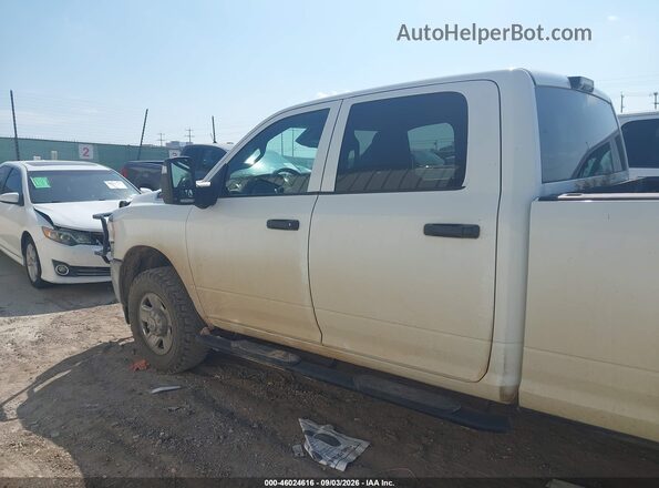 3C6UR5HJ7RG139639 2024 RAM 2500 White 360 interior view