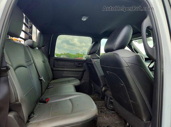3C7WRNFL8RG146611 2024 RAM 5500 White Вид задніх сидінь