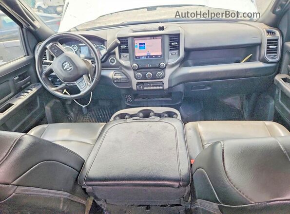 3C7WRNFL8RG146611 2024 RAM 5500 White Вид панелі приладів