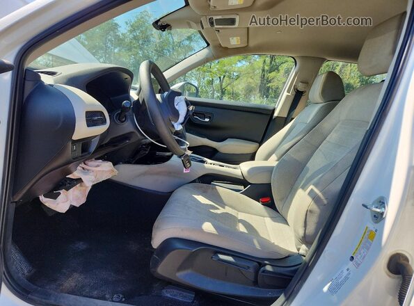 3CZRZ2H32SM752459 2025 HONDA HR-V White Front interior view