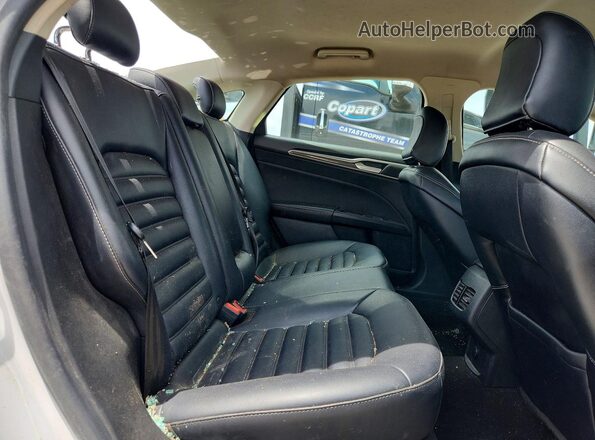 3FA6P0CD2LR152098 2020 FORD FUSION White Vista de los asientos traseros