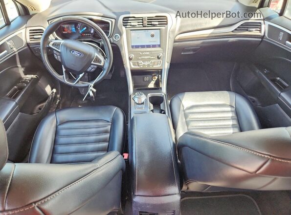 3FA6P0CD7KR139264 2019 FORD FUSION Silver Widok deski rozdzielczej