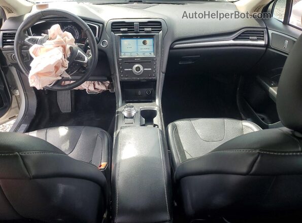 3FA6P0D98JR132400 2018 FORD FUSION Silver Widok deski rozdzielczej