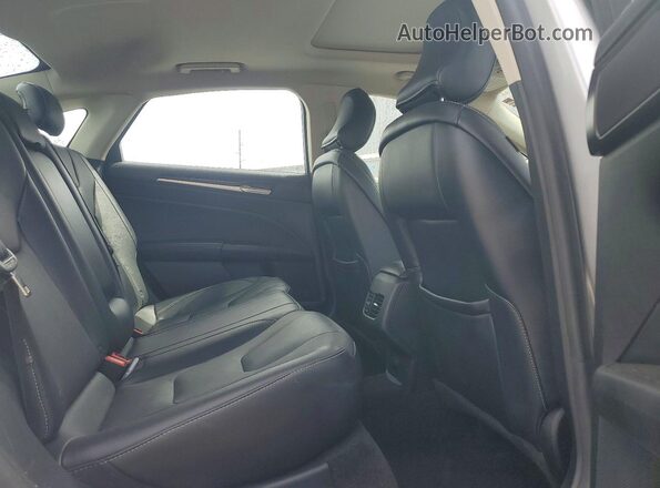 3FA6P0D98JR132400 2018 FORD FUSION Silver Widok tylnych siedzeń