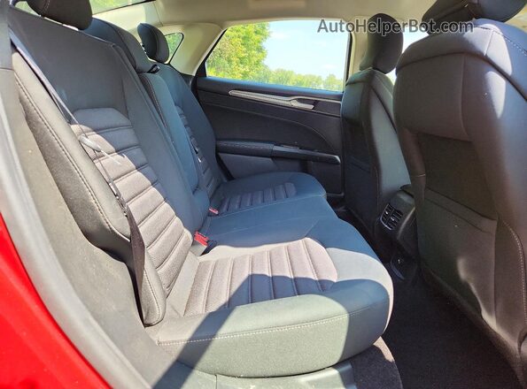 3FA6P0H74HR390738 2017 FORD FUSION Red Widok tylnych siedzeń
