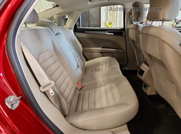 3FA6P0HD6HR366382 2017 FORD FUSION Red Vista de los asientos traseros