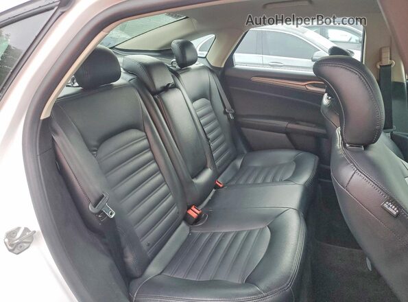 3FA6P0HD7JR216075 2018 FORD FUSION White Vista de los asientos traseros