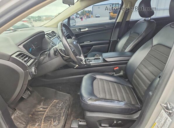3FA6P0HD7JR256558 2018 FORD FUSION Silver Widok wnętrza z przodu