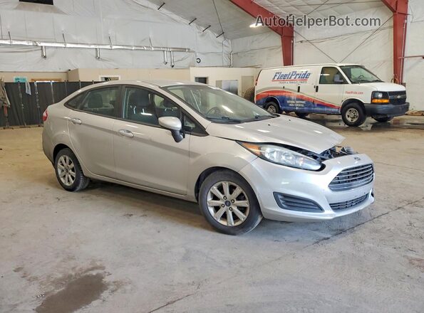 3FADP4AJ9JM108875 2018 FORD FIESTA Серебряный Передняя правая четверть