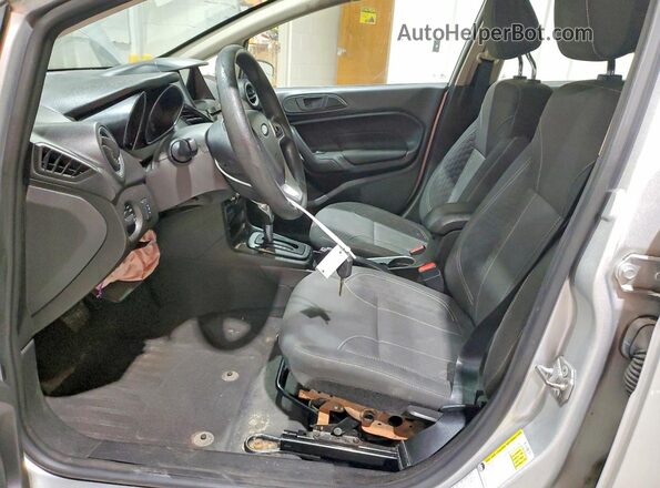 3FADP4BJ5KM105651 2019 FORD FIESTA Серебряный Вид салона спереди