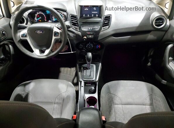 3FADP4BJ5KM105651 2019 FORD FIESTA Серебряный Вид панели приборов