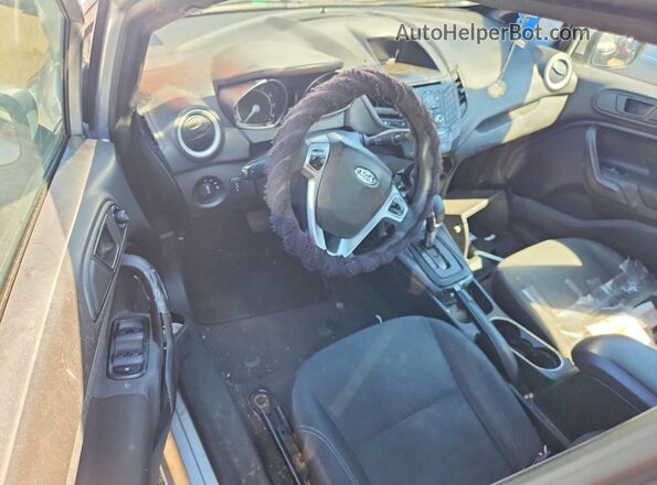 3FADP4BJ9JM116408 2018 FORD FIESTA Серебряный Вид панели приборов