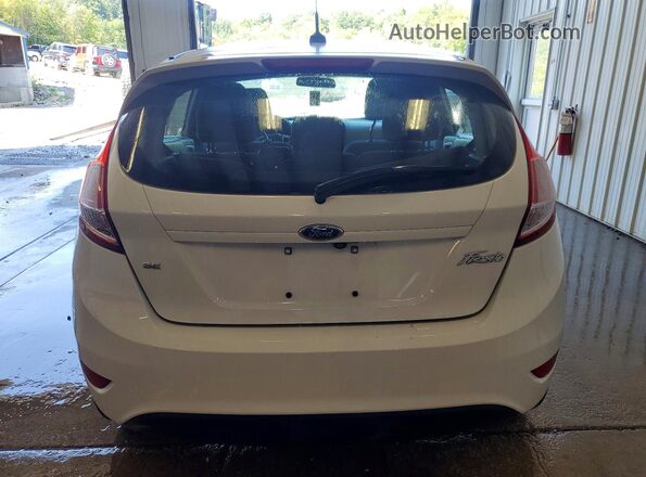 3FADP4EJ4JM132866 2018 FORD FIESTA White Widok z tyłu