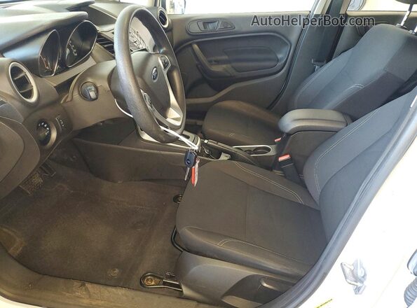 3FADP4EJ4JM132866 2018 FORD FIESTA White Widok wnętrza z przodu