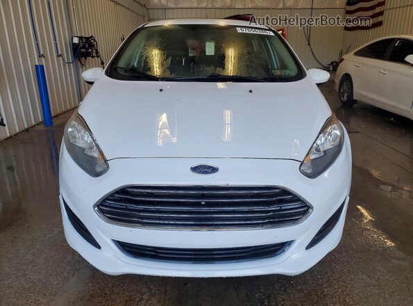 3FADP4EJ4JM132866 2018 FORD FIESTA White Widok z przodu
