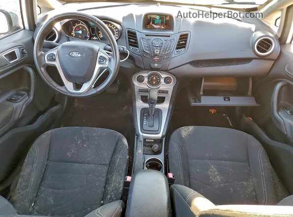 3FADP4EJ6GM150696 2016 FORD FIESTA Белый Вид панели приборов