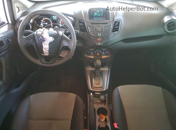 3FADP4TJ5HM159829 2017 FORD FIESTA White Widok deski rozdzielczej